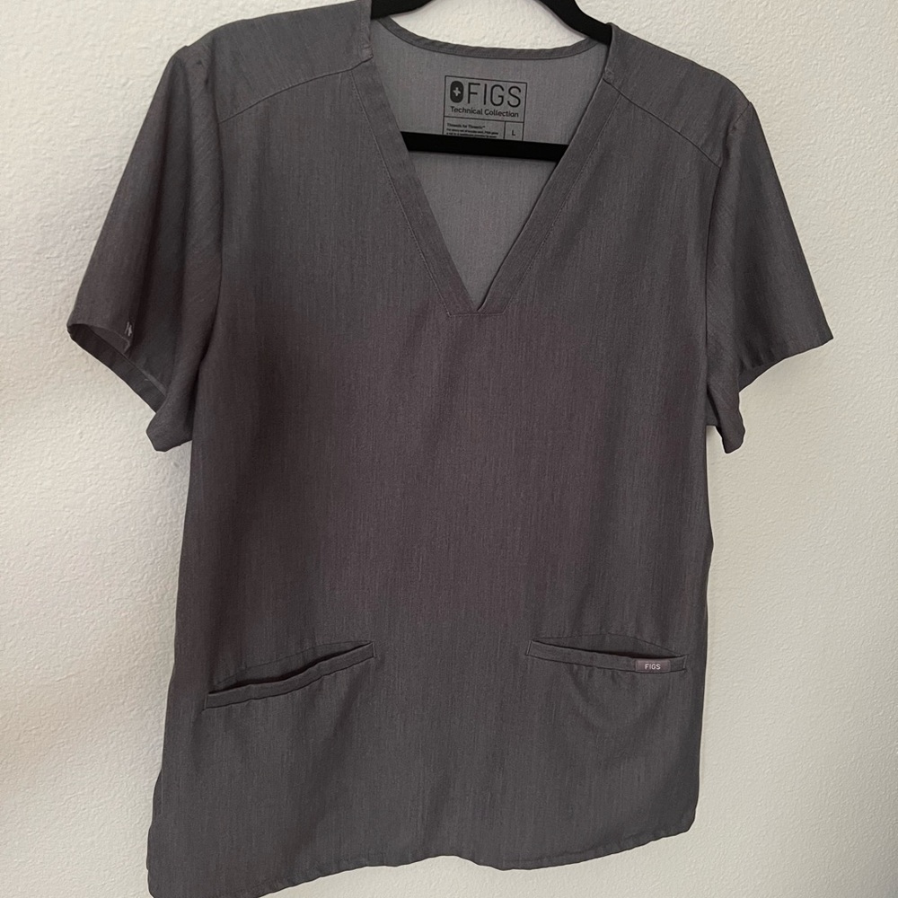 Large FIGS casma three pocket scrub top Graphite